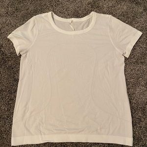 white lululemon shirt